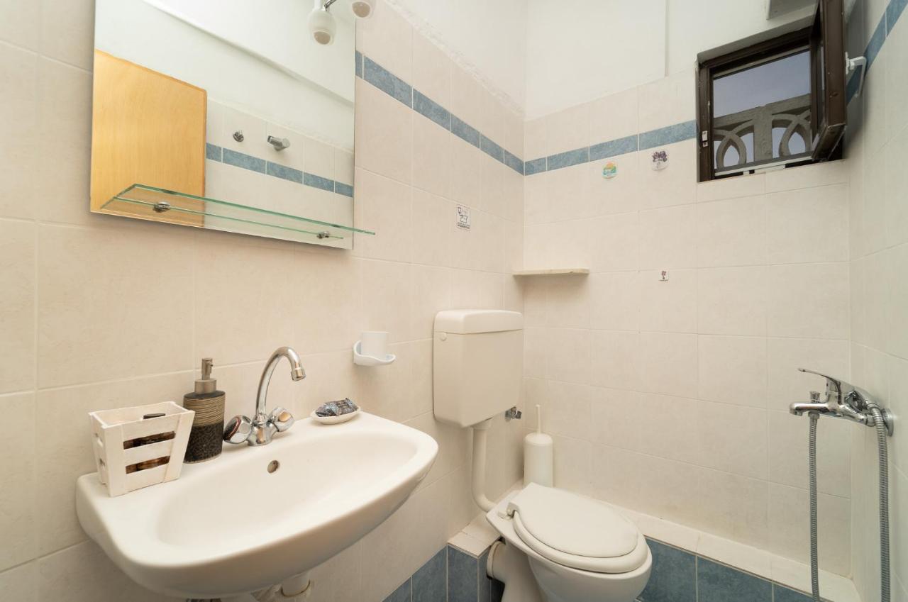 Tsimiklis Apartments 피니코운타 외부 사진