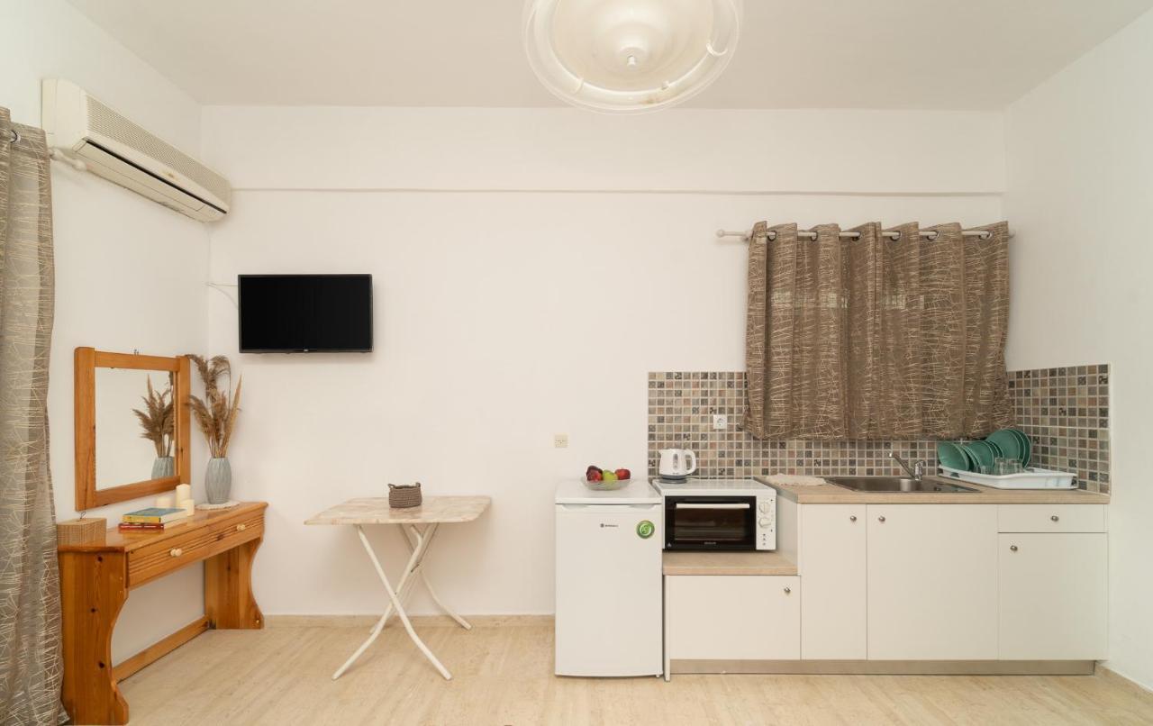 Tsimiklis Apartments 피니코운타 외부 사진