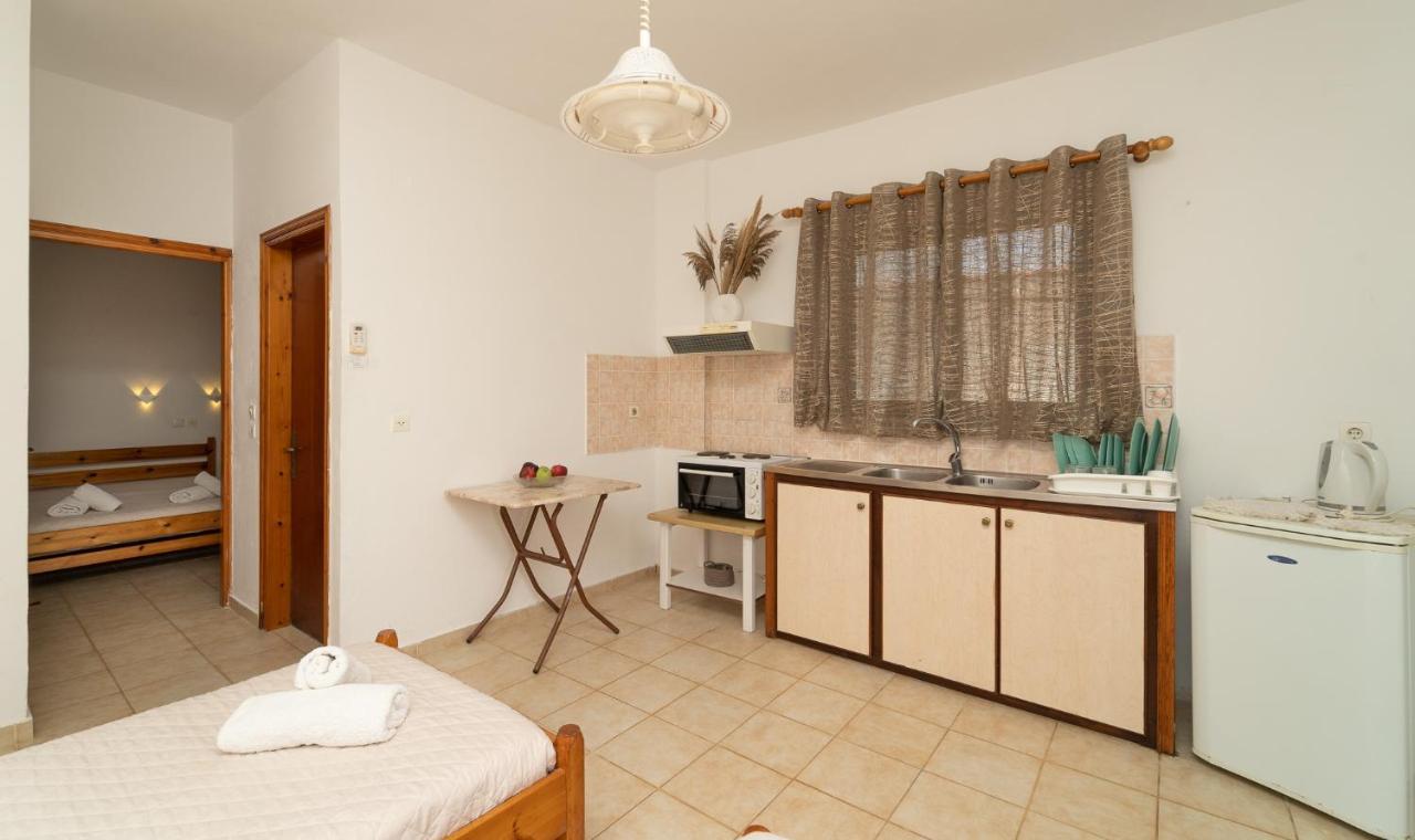 Tsimiklis Apartments 피니코운타 외부 사진