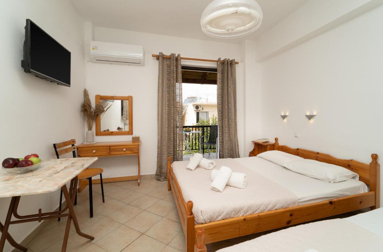 Tsimiklis Apartments 피니코운타 외부 사진