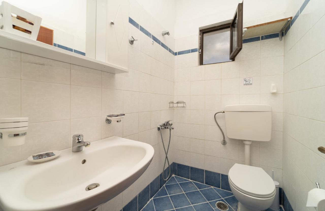 Tsimiklis Apartments 피니코운타 외부 사진