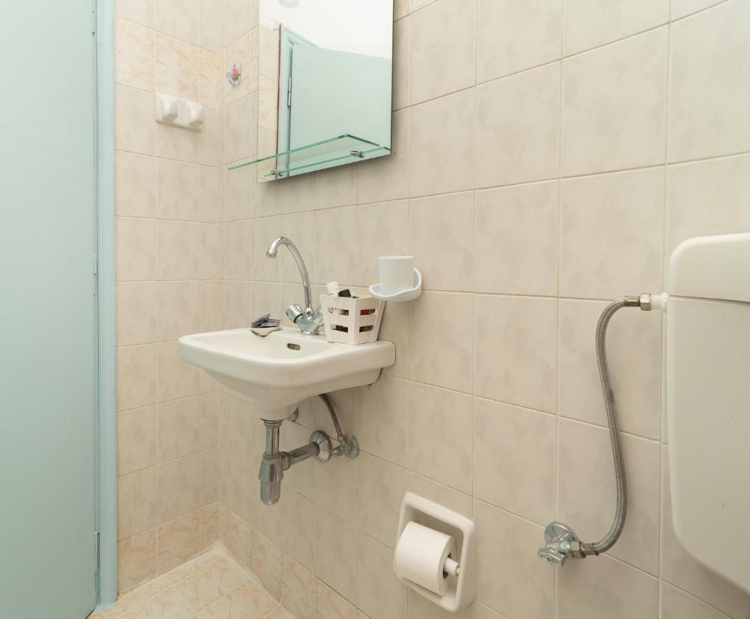 Tsimiklis Apartments 피니코운타 외부 사진