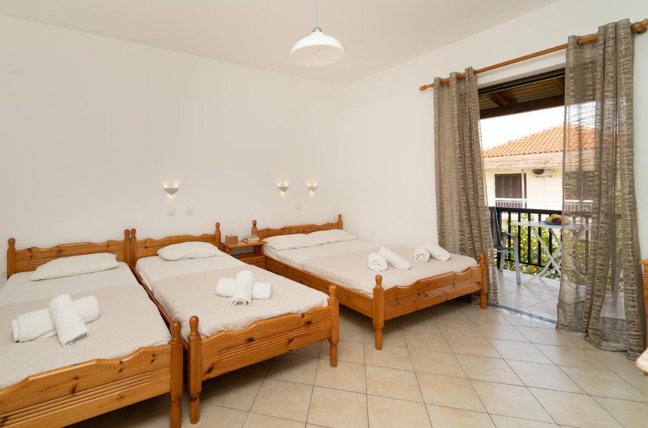 Tsimiklis Apartments 피니코운타 외부 사진