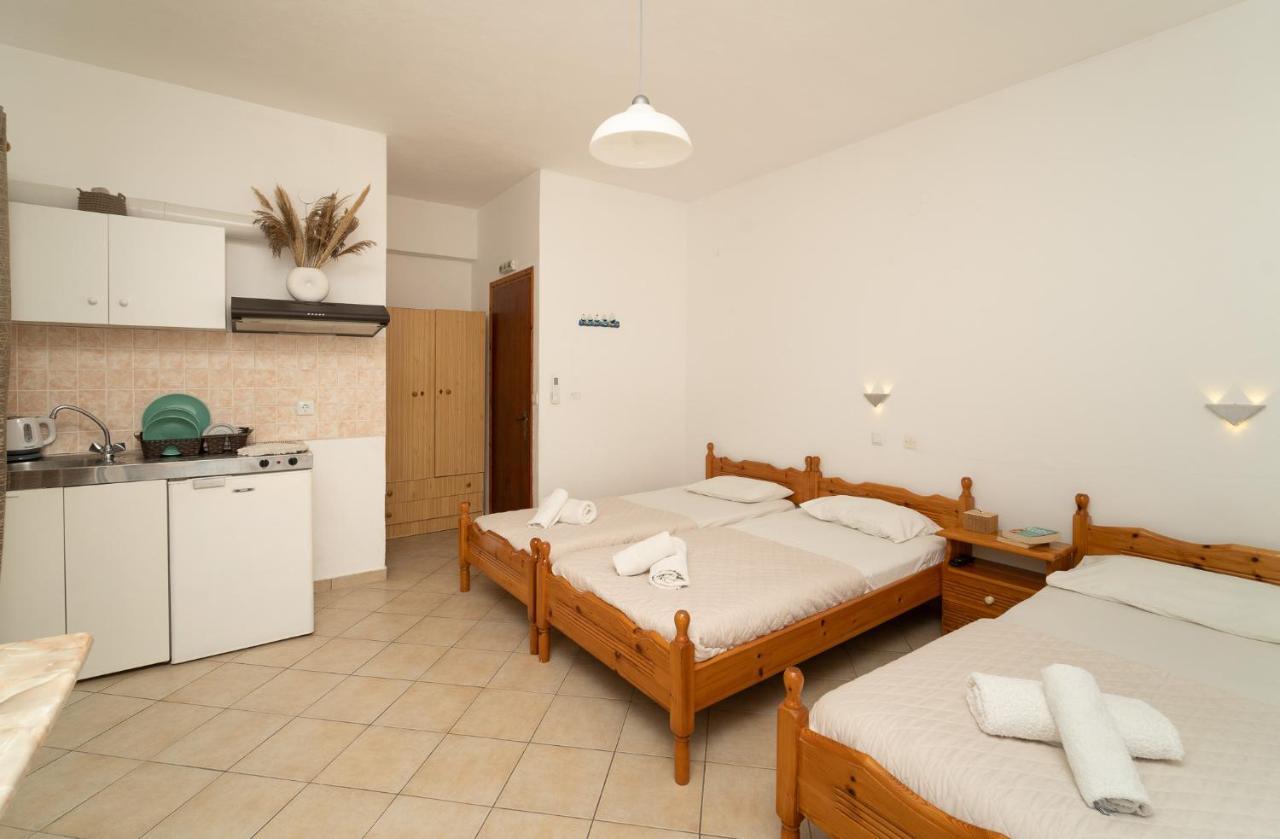 Tsimiklis Apartments 피니코운타 외부 사진