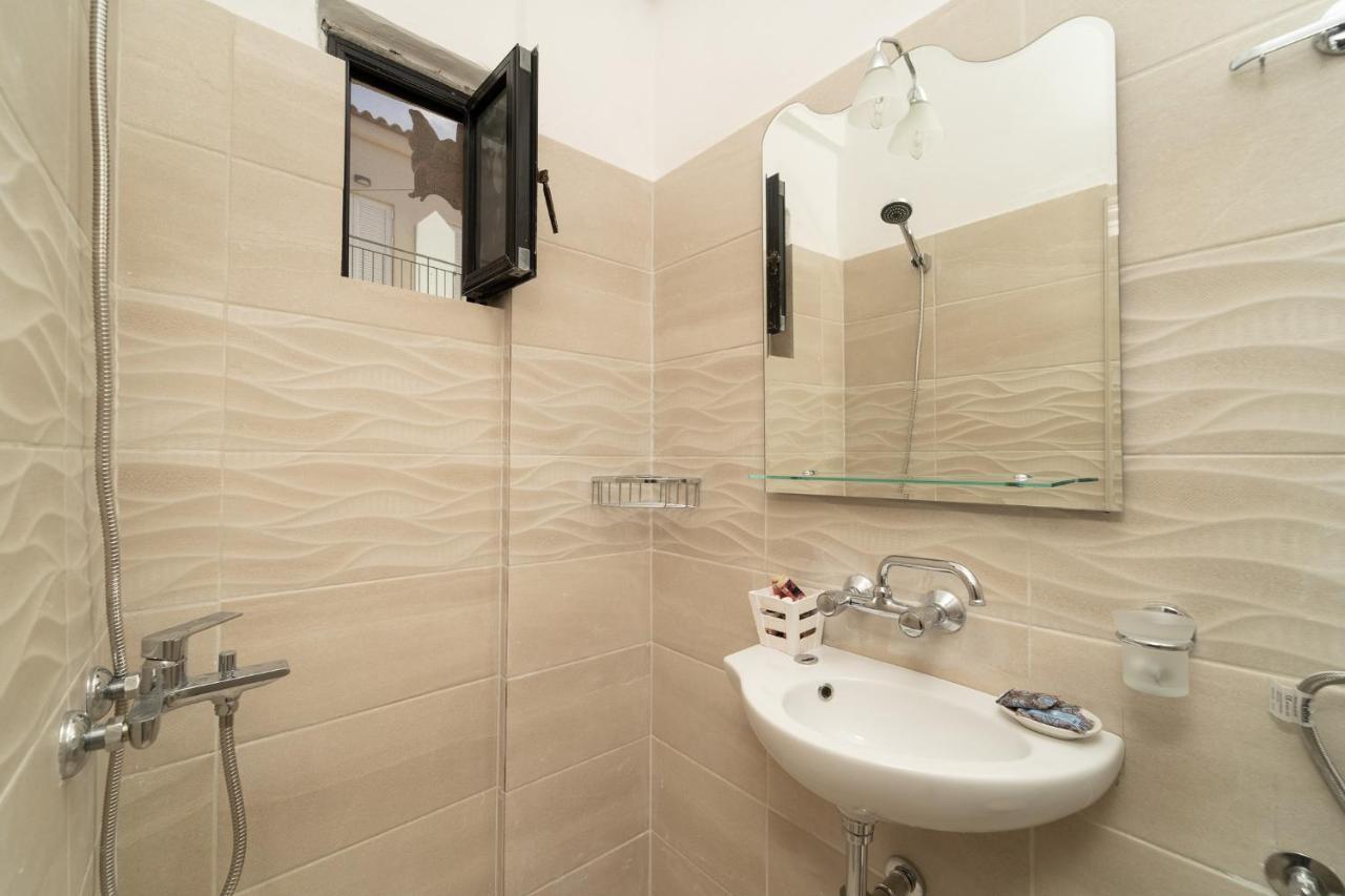 Tsimiklis Apartments 피니코운타 외부 사진