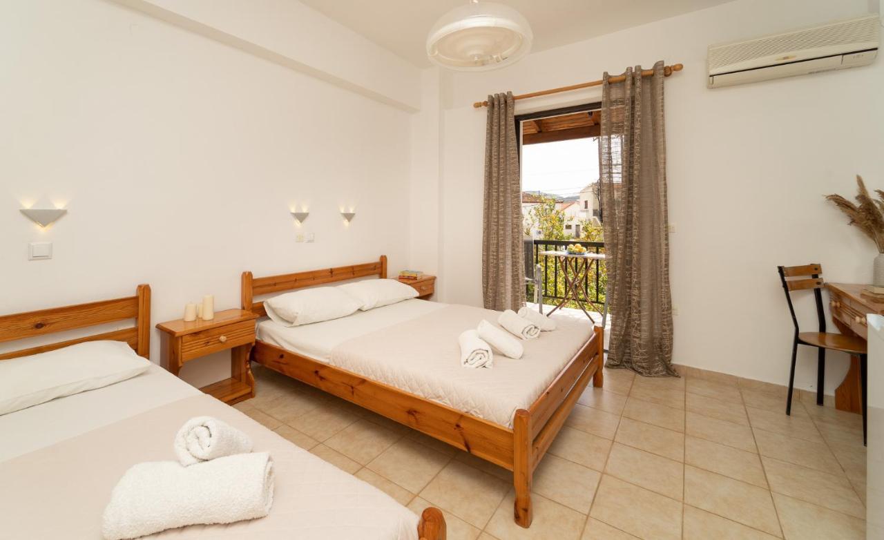 Tsimiklis Apartments 피니코운타 외부 사진