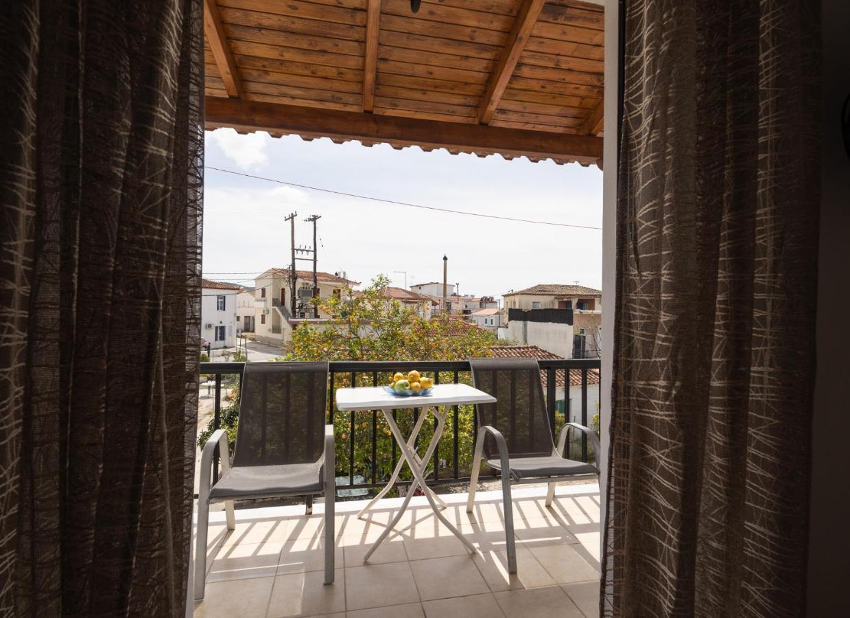 Tsimiklis Apartments 피니코운타 외부 사진