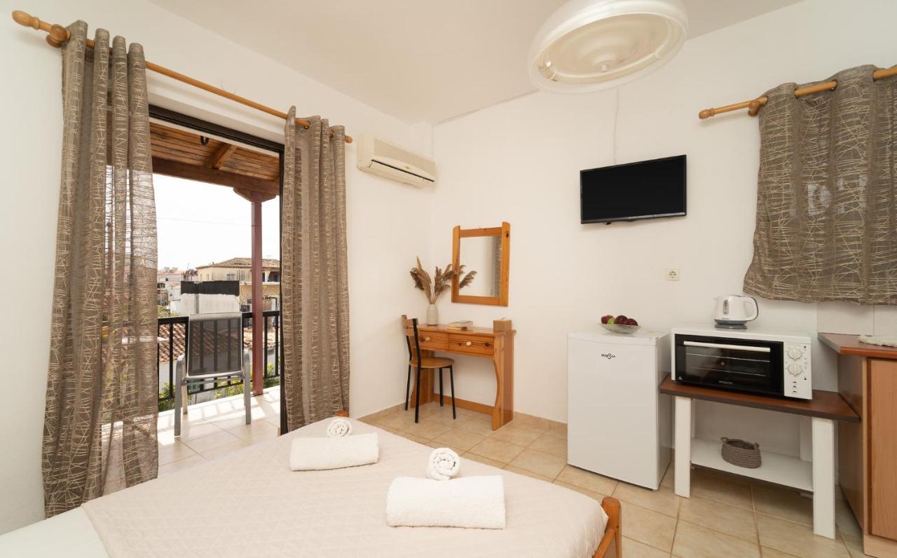 Tsimiklis Apartments 피니코운타 외부 사진