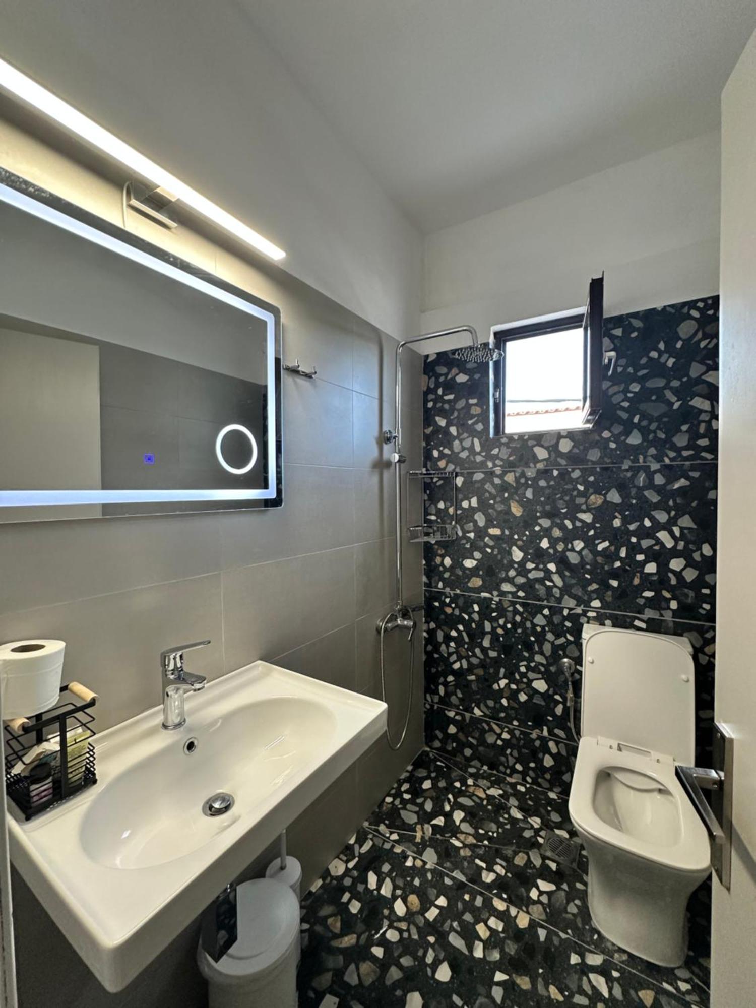 Tsimiklis Apartments 피니코운타 외부 사진